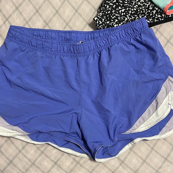 Work out shorts with the underwear lining attached. - Picture 4 of 4